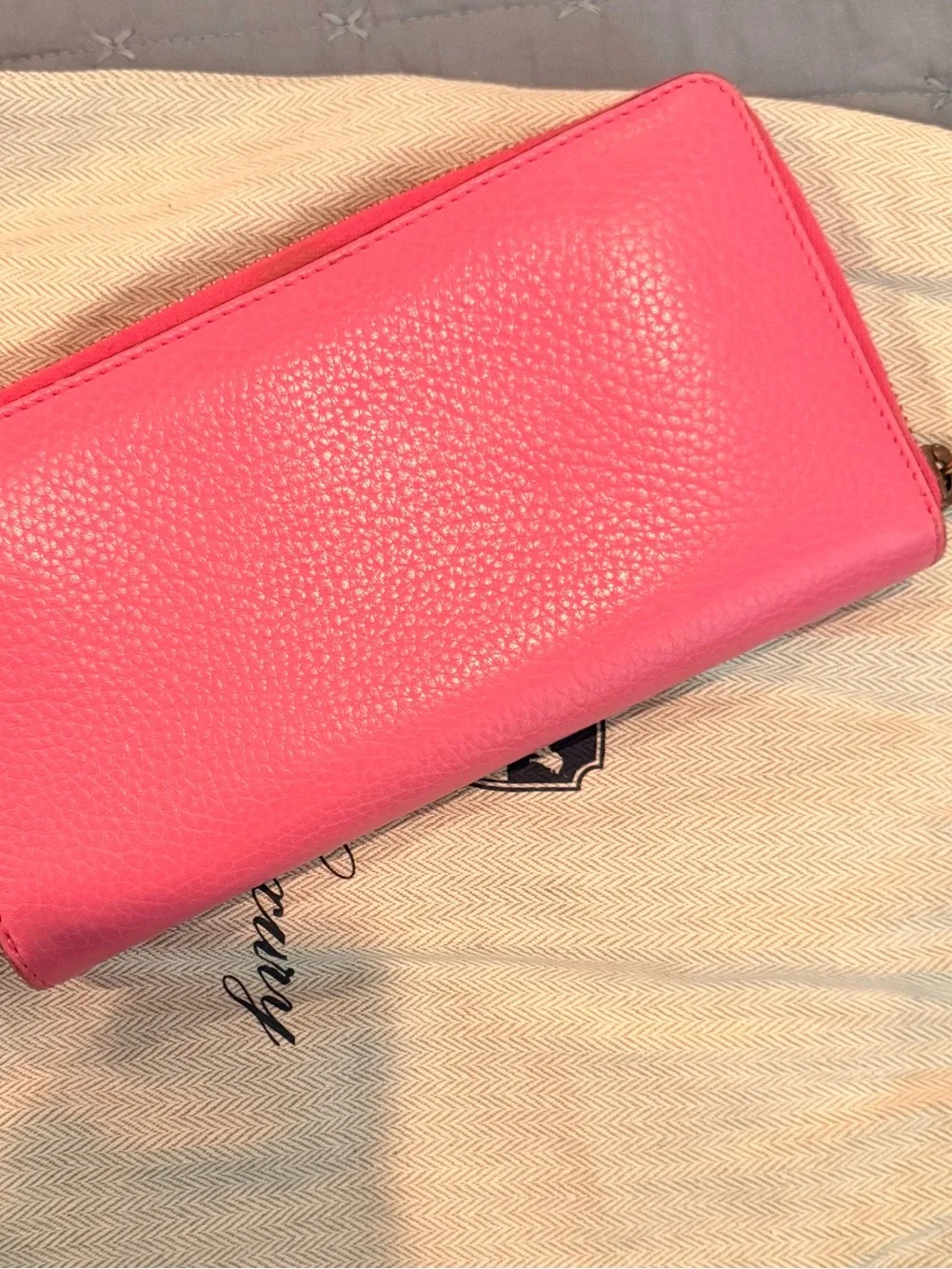 Gucci Hot Pink Pebbled Leather Zip Wallet with Gold Double-G Charm - Picture 2 of 8